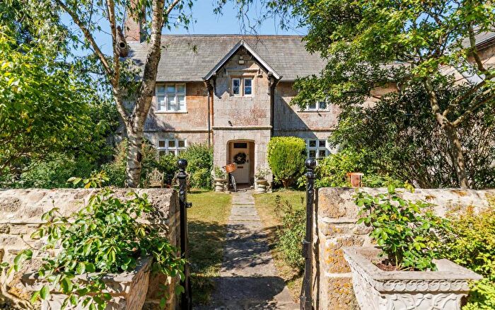 5 Bedroom Manor House For Sale In Stunning Period Home - Debourne Manor Road, Cowes., PO31