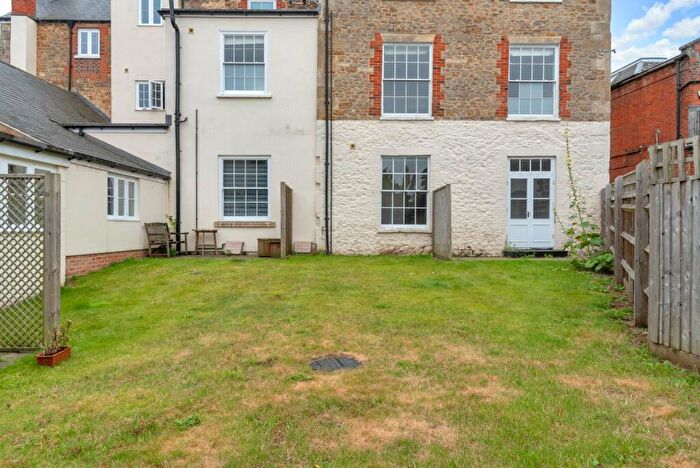 2 Bedroom Apartment To Rent In Bromsgrove, Faringdon, Oxfordshire, SN7