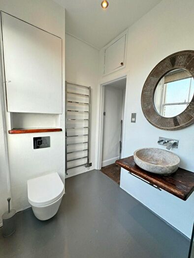 2 Bedroom Apartment To Rent In Kentish Town Road, London, NW5