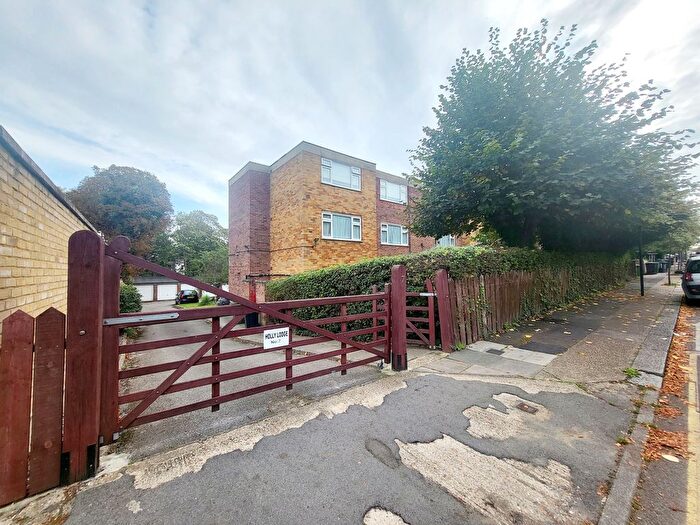 2 Bedroom Flat For Sale In Holly Lodge, Wisteria Road, London, SE13