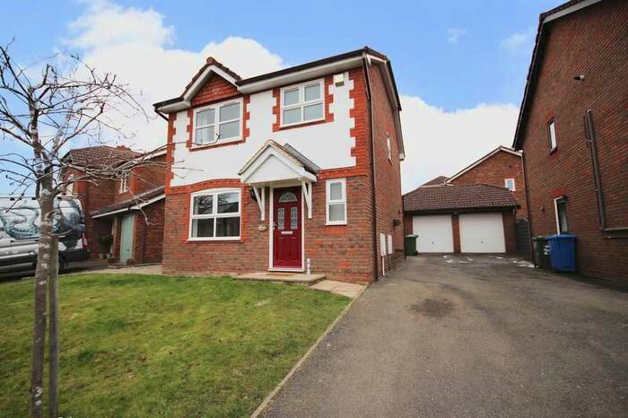 3 Bedroom Detached House To Rent In Roman Way, Bracknell, RG42