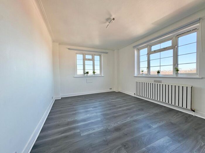 2 Bedroom Flat To Rent In Ashford Court, Ashford Road, Cricklewood, NW10