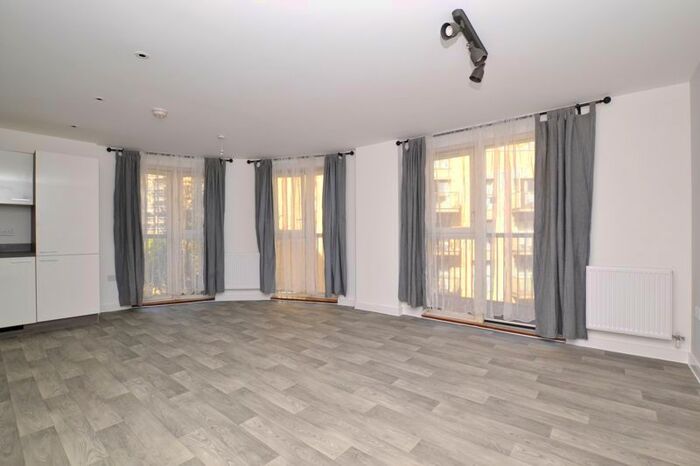 2 Bedroom Flat To Rent In Connersville Way, Croydon, CR0