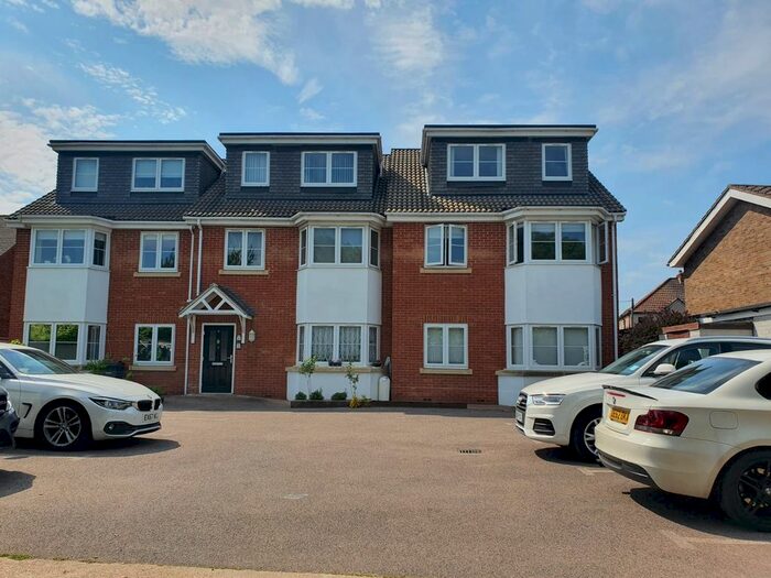 2 Bedroom Flat For Sale In Cherry Tree Lane, Rainham, RM13
