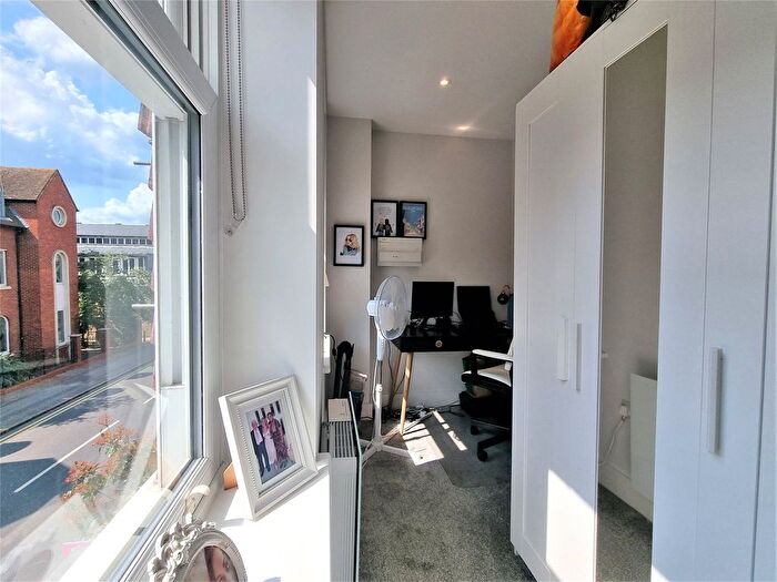 1 Bedroom Flat For Sale In Guildford, Surrey, GU1