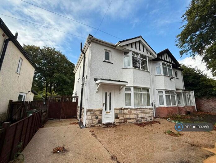4 Bedroom Semi-Detached House To Rent In Honeysuckle Road, Southampton, SO16