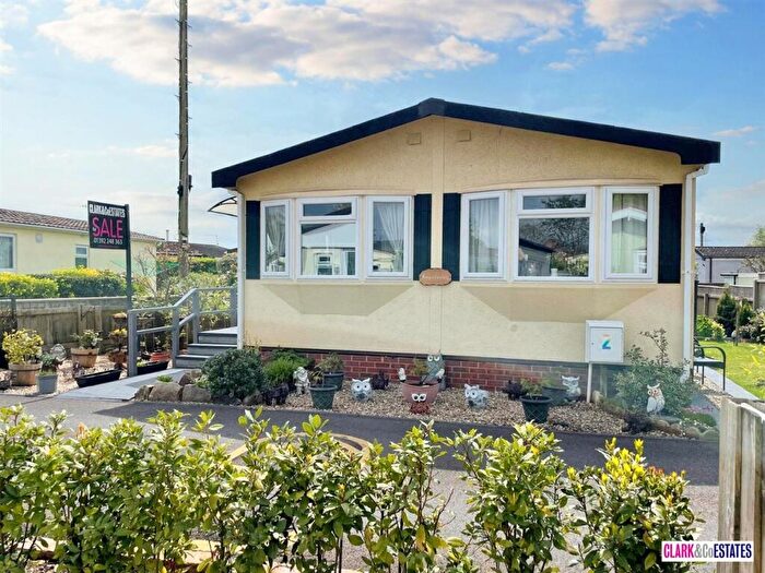 2 Bedroom Park Home For Sale In Second Avenue, Newport Park, Topsham, EX2