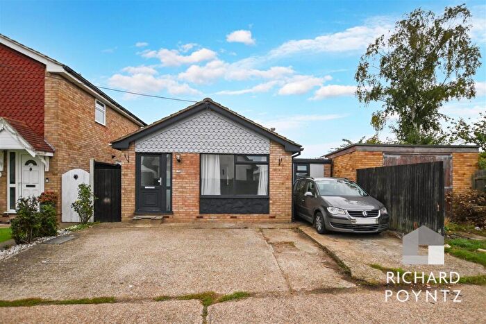 1 Bedroom Detached Bungalow For Sale In Winterswyk Avenue, Canvey Island, SS8