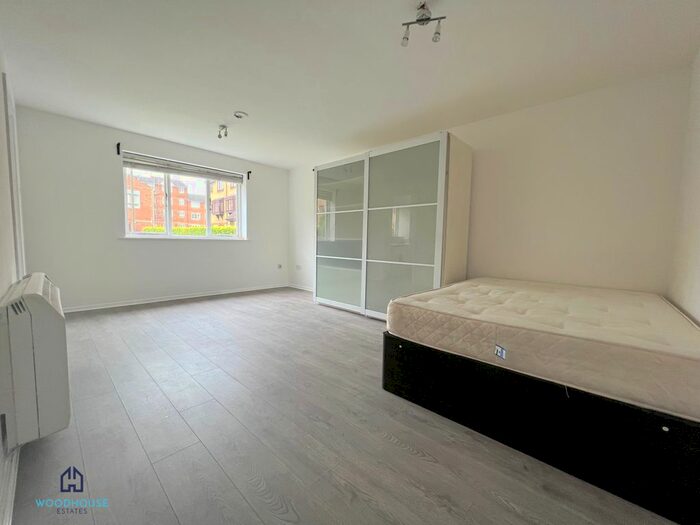 Studio To Rent In Blackdown Close, London, N2