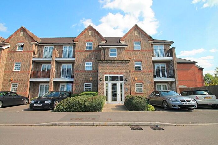 2 Bedroom Flat To Rent In Bedroom Top Floor Flat In Netherne On The Hill, CR5