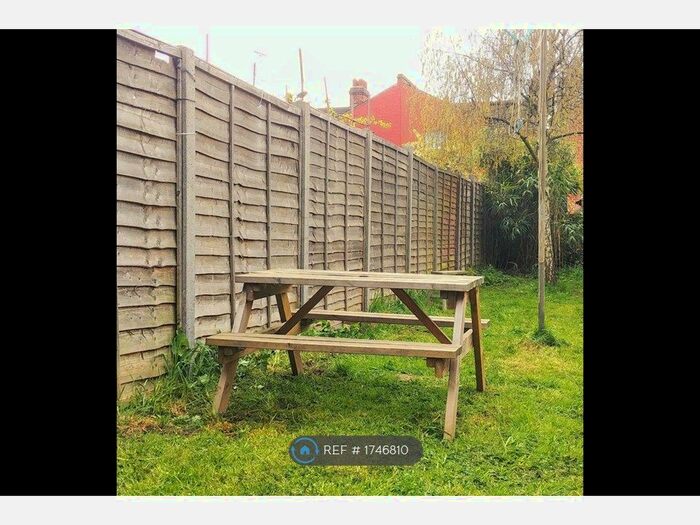 4 Bedroom Maisonette To Rent In Temple Road, London, NW2