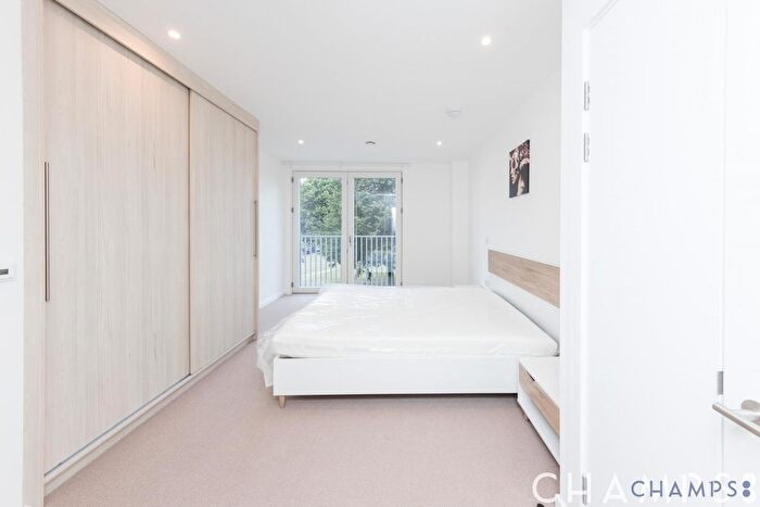 2 Bedroom Flat To Rent In London, SE8