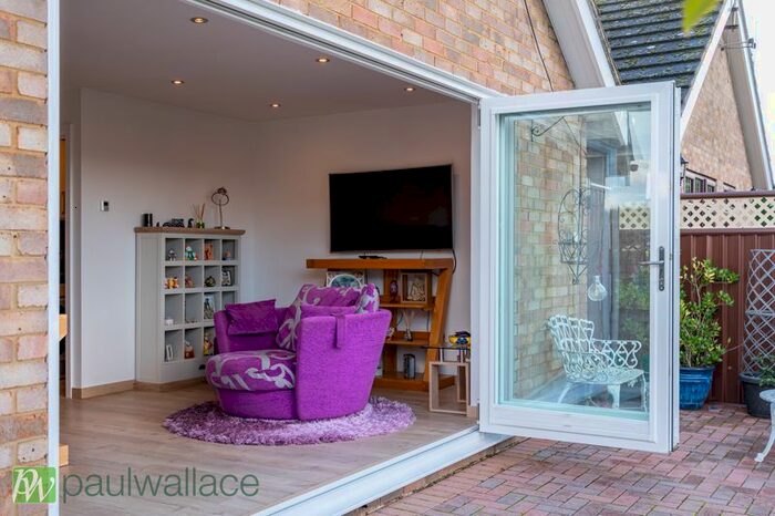 2 Bedroom Detached Bungalow For Sale In North Street, Nazeing, Waltham Abbey, EN9