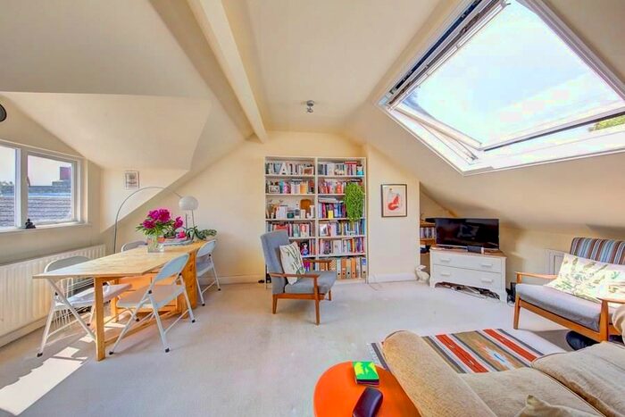 1 Bedroom Flat To Rent In Windmill Road, London, SW18