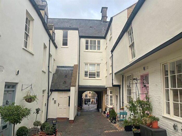 2 Bedroom Flat For Sale In High Street, Chipping Norton, OX7