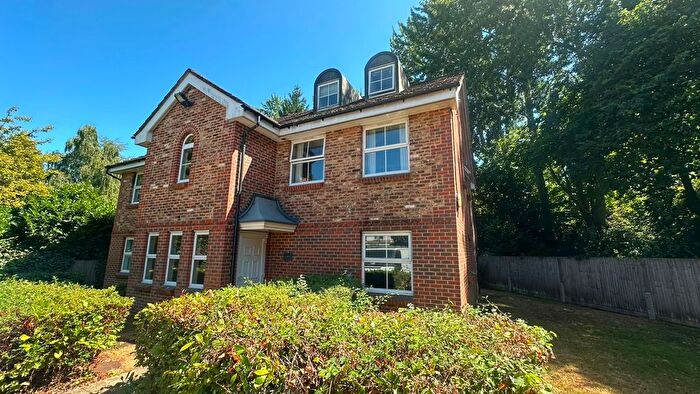 2 Bedroom Flat For Sale In Poplar Close, Broad Lane, Bracknell, Berkshire, RG12