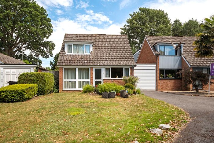 2 Bedroom Link Detached House For Sale In Fidlers Walk, Wargrave, Reading, Berkshire, RG10