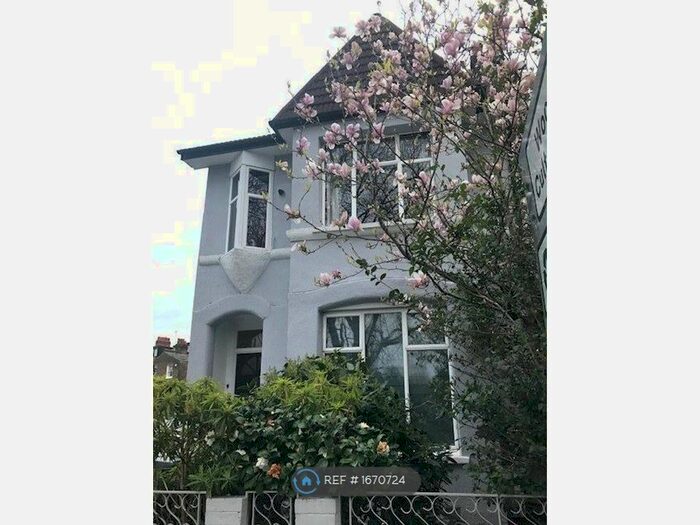 2 Bedroom End Of Terrace House To Rent In Station Road, London, N22