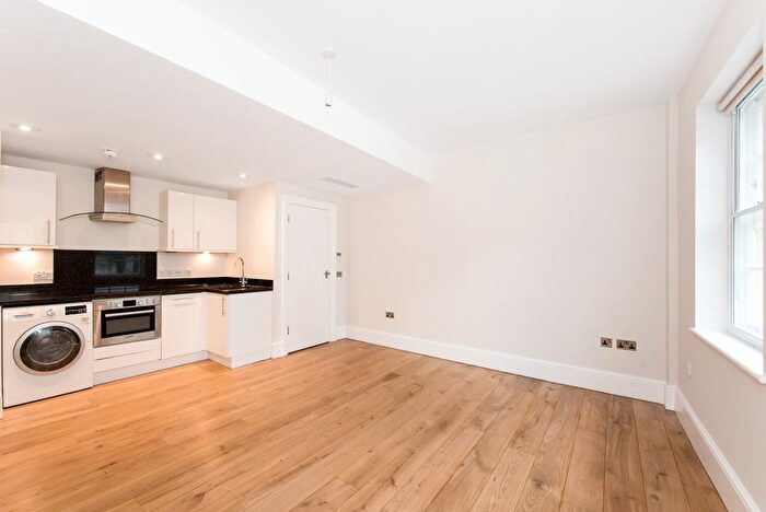 2 Bedroom Flat To Rent In St. Mary At Hill, London, EC3R