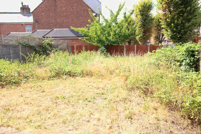 Studio To Rent In Stanley Gardens, London, NW2