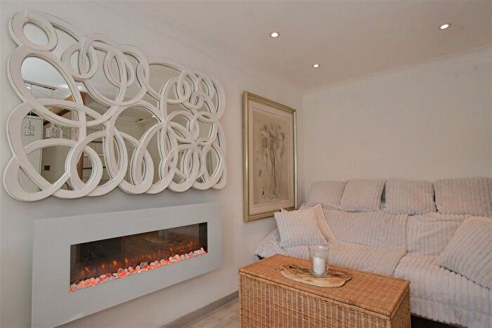 1 Bedroom Terraced House For Sale In Wadley Road, London, E11