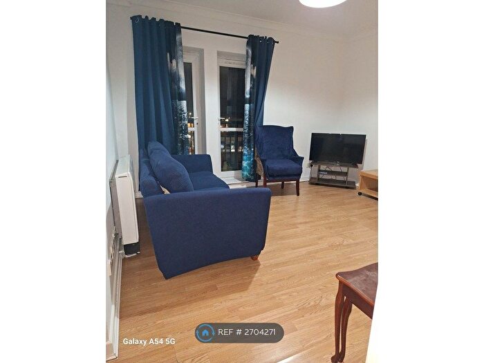 2 Bedroom Flat To Rent In High Street, Hounslow, TW3