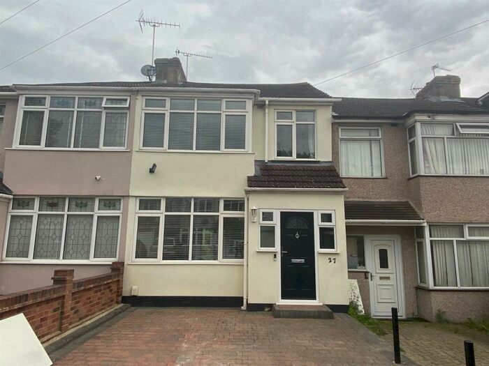 3 Bedroom Terraced House To Rent In Primrose Glen, Hornchurch, RM11