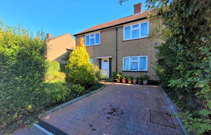 2 Bedroom Flat To Rent In Quinbrookes, Slough, SL2