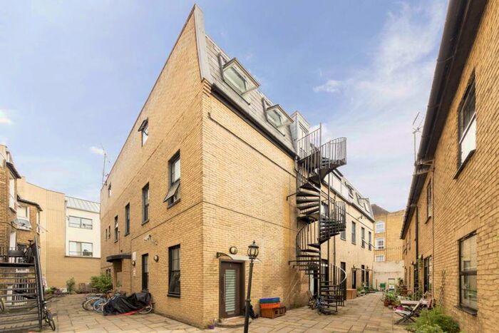 3 Bedroom Flat To Rent In Shore Road, London Fields, E9