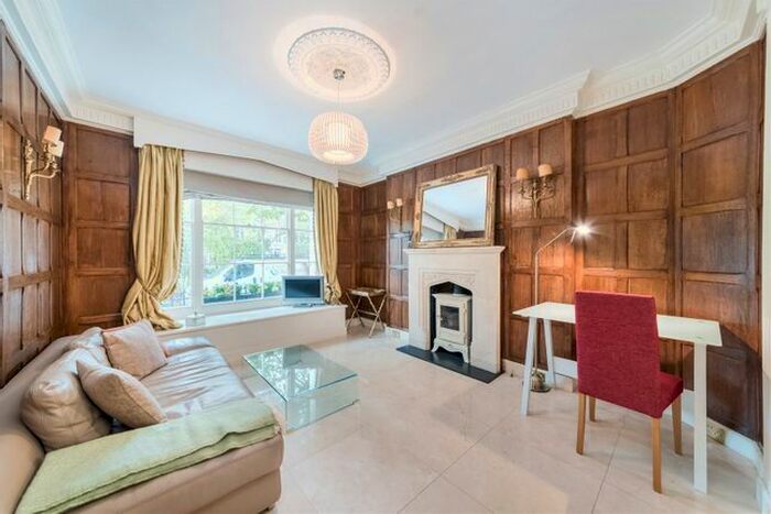 1 Bedroom Flat To Rent In Brompton Square, Knightsbridge, London, SW3