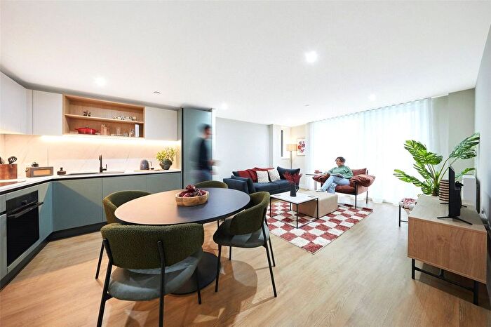 2 Bedroom Flat To Rent In Stafford Yard, Bristol, BS3