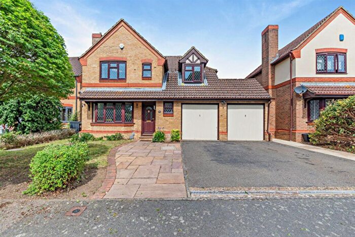 4 Bedroom Detached House For Sale In Peverel Drive, Bearsted, Maidstone, ME14