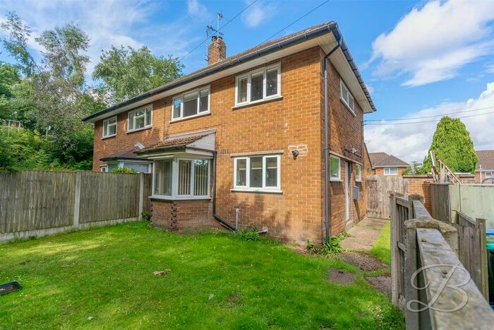 2 Bedroom Semi-Detached House For Sale In Robin Hood Avenue, Warsop, Mansfield, NG20