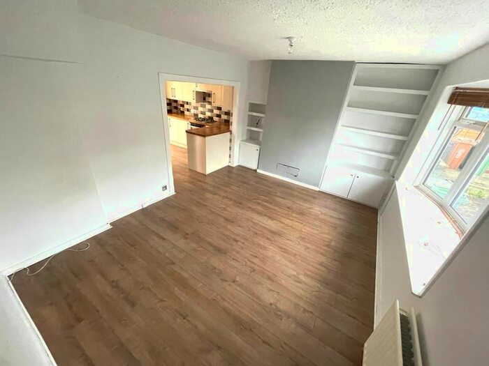 3 Bedroom End Of Terrace House To Rent In Selby Road, London SM5