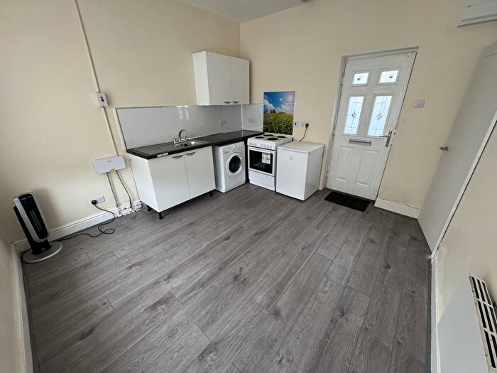 1 Bedroom Flat To Rent In Long Lane, Halesowen, B62