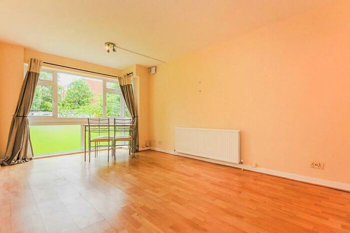 1 Bedroom Flat To Rent In Winston Court, Widmore Road, Bromley, BR1