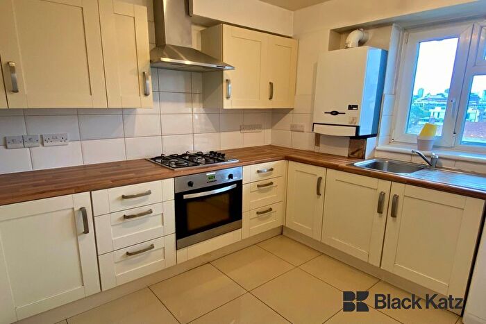3 Bedroom Flat To Rent In Great Suffolk Street, Borough, SE1