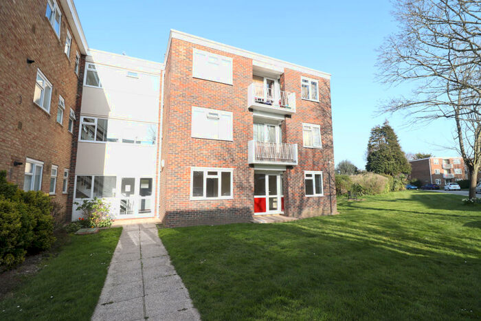 2 Bedroom Apartment To Rent In Sunningdale Court, Goring-by-Sea, BN12