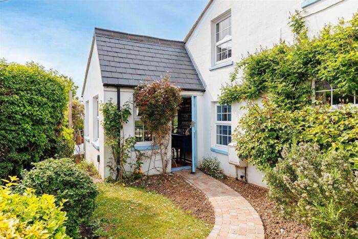 5 Bedroom Detached House For Sale In Gurnard, Isle Of Wight, PO31