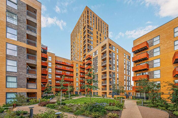 2 Bedroom Flat For Sale In East Acton Lane, Acton, W3