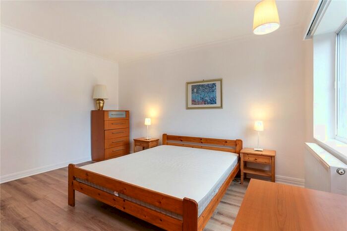 2 Bedroom Flat To Rent In Hanger Court, Hanger Green, Ealing, London, W5