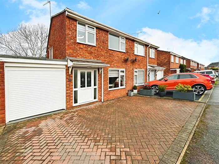 3 Bedroom Semi-Detached House For Sale In Hamilton Road, Radford Semele, Leamington Spa, CV31