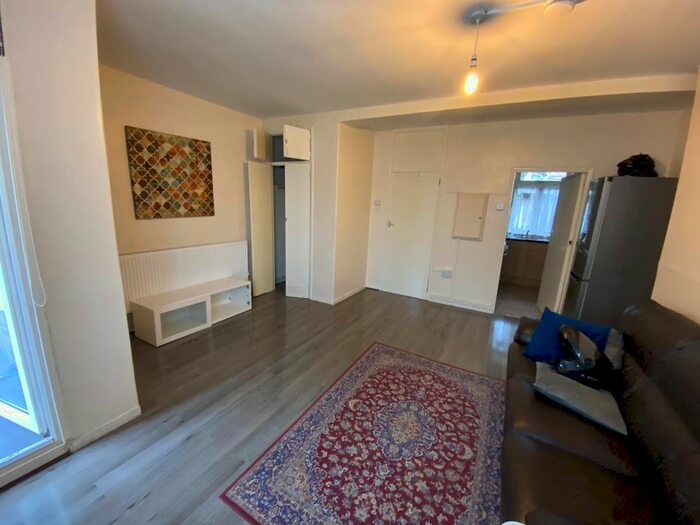 Studio To Rent In Sewardstone Road, London, E2