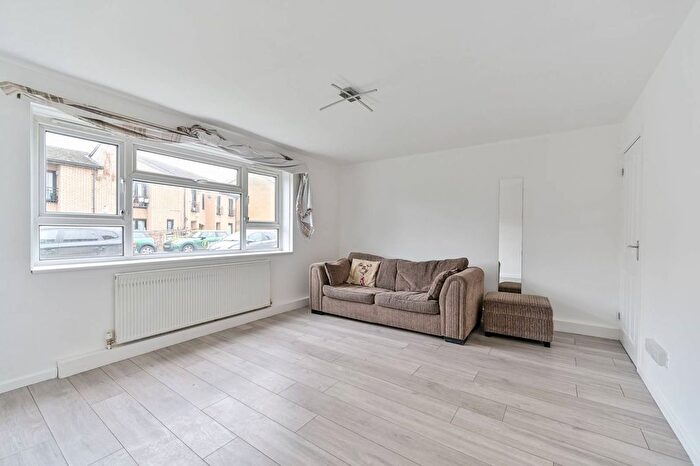 1 Bedroom Flat To Rent In Trafalgar Court, Hounslow, TW3