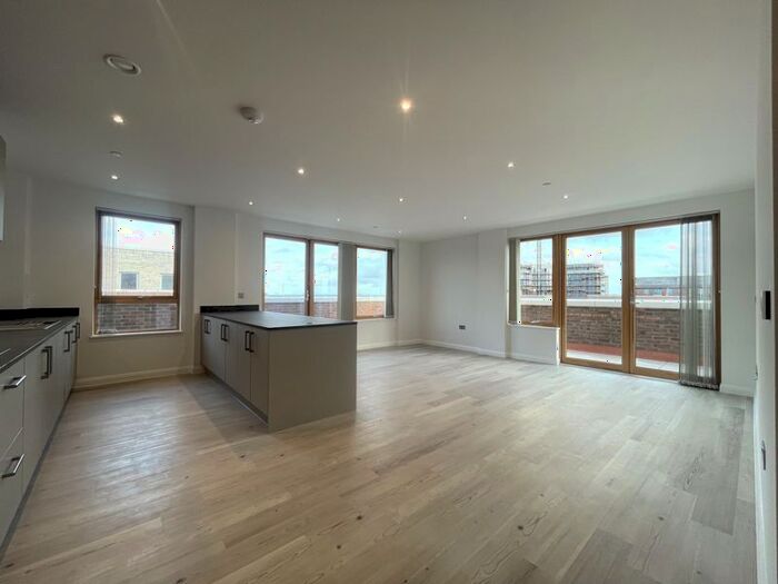 3 Bedroom Flat To Rent In Barking Riverside, Greystone Mansions, IG11