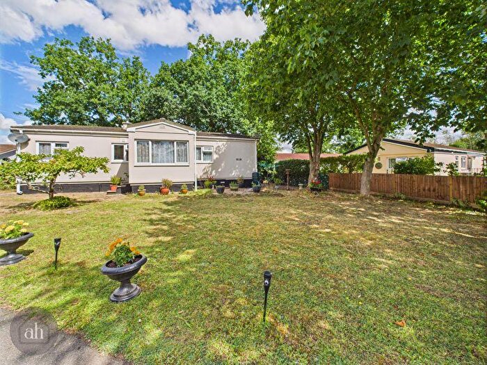 2 Bedroom Park Home For Sale In Shepherds Grove Park, Stanton, IP31