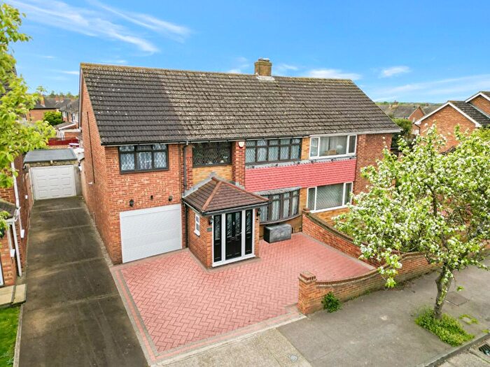 4 Bedroom Semi-Detached House For Sale In Astra Drive, Gravesend, Kent, DA12