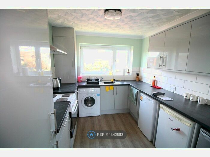 3 Bedroom Flat To Rent In Wheeler Close, Colchester, CO4