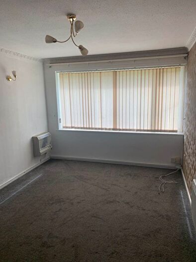 2 Bedroom Flat To Rent In Ashworth Close, Dewsbury, WF13