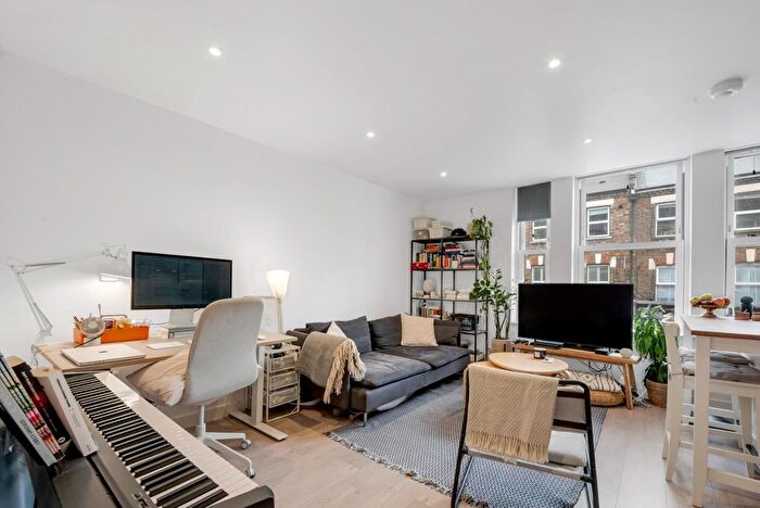 1 Bedroom Flat To Rent In Green Lanes, London, N16